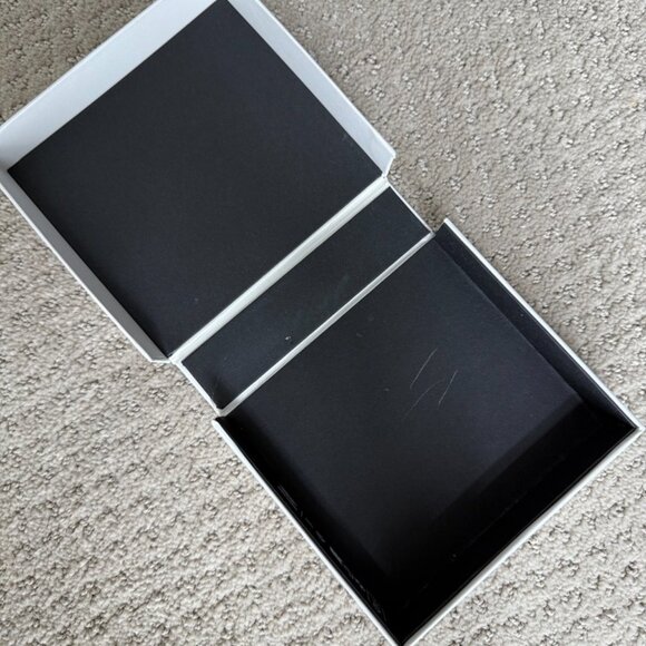 Loewe White Box Gifting Holiday Closet Organziation - Picture 5 of 6